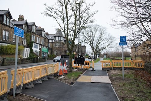 Cyclists Dismount sign, Otley Road